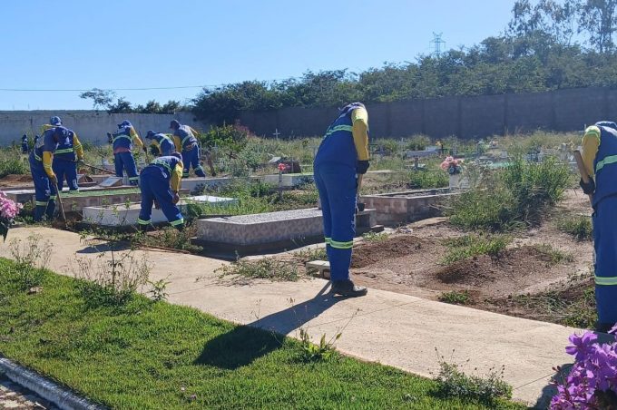 Secretaria Municipal de Serviços Públicos intensifica limpeza de vias e cemitérios para visitação na Semana Santa