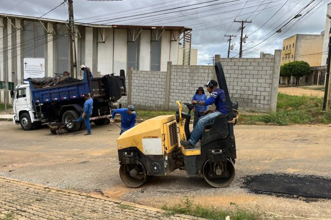 Operação Tapa-Buraco: recuperação da malha asfáltica segue em ruas de grande fluxo de veículos 
