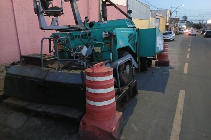 Ato de vandalismo em maquinário da Emurc altera cronograma de obras na Avenida Brumado