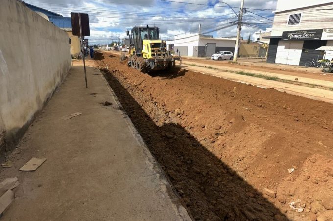 Emurc realiza nova terraplanagem na Avenida Francisco Sabino após impactos causados pelas chuvas