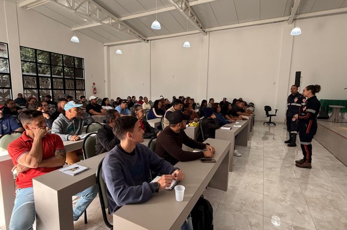 Smed realiza treinamento de segurança e primeiros socorros para vigilantes de escolas municipais