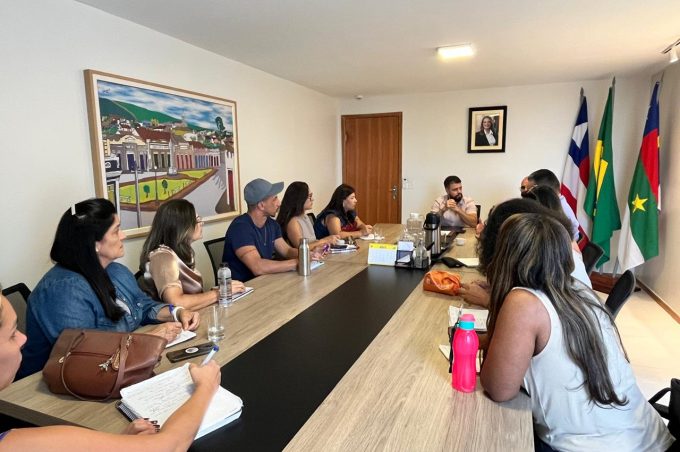 Quem Aprende, Conquista: programa que transforma vidas é apresentado às equipes da Assistência Social
