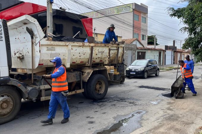 Operação Tapa-Buraco segue recuperando a malha viária urbana de Vitória da Conquista