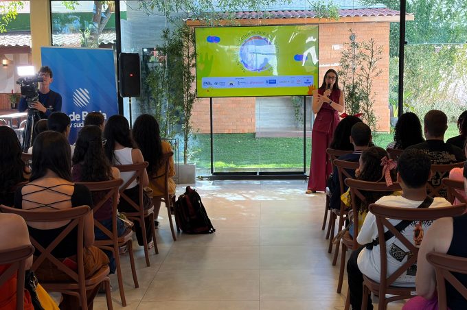 Estudantes finalistas do Projeto Lápis na Mão participam de workshop promovido pela TV Sudoeste