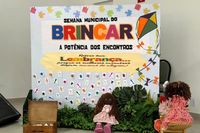 Abertura da Semana do Brincar reúne professores e coordenadores da Rede Municipal de Ensino