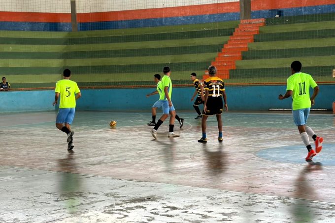 Jogos Estudantis: equipes da EJA disputam partidas de futsal masculino