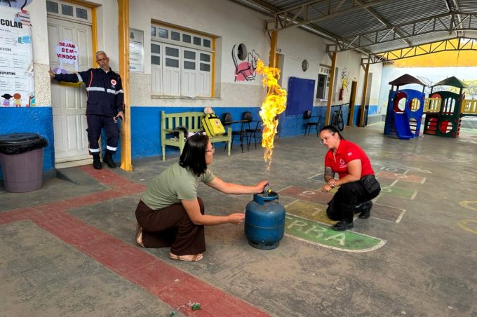 Treinamento prepara professores da Escola Municipal José Lopes Viana para situações de urgência e emergência
