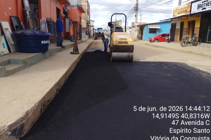 Emurc realiza Operação Tapa-Buraco em corredor de ônibus do Vila Elisa e avança em obra de pavimentação no Vila América