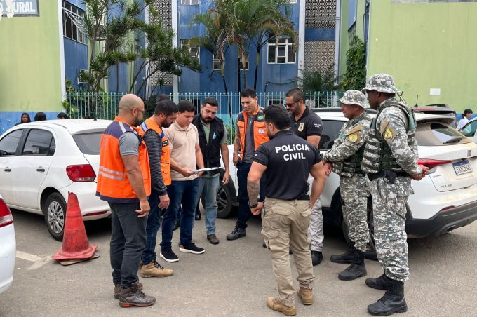 Governo Municipal e forças de segurança realizam vistoria em locais de comércio de fogos de artifícios