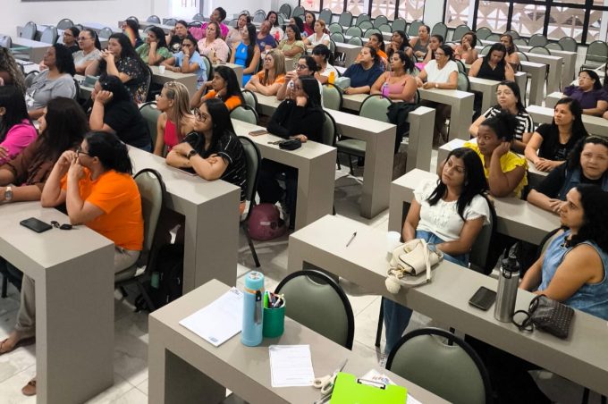 Profissionais de Apoio Escolar participam de formação sobre novas diretrizes da Educação Especial