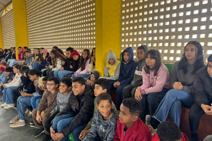 Conscientização sobre violência contra a mulher é tema de palestra com estudantes da Escola Lisete Pimentel Mármore