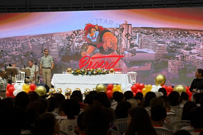 Mais de 1.300 estudantes da Rede Municipal participam da formatura do Proerd