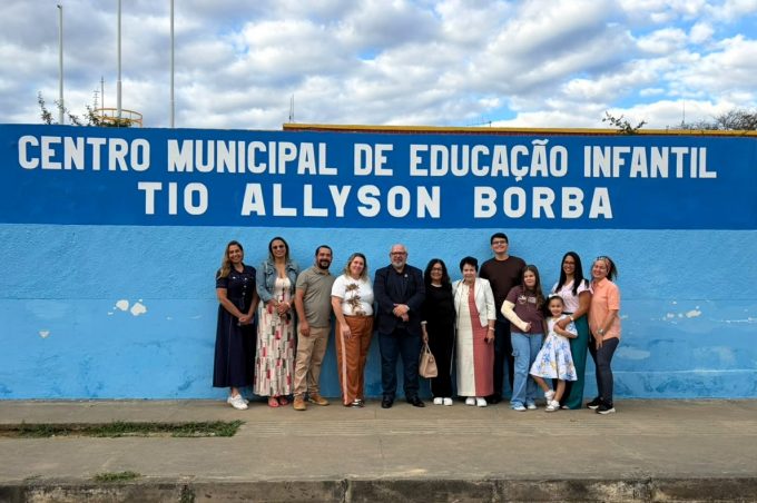 CMEI Tio Allyson Borba recebe doação de cerca de 1.200 livros infantis
