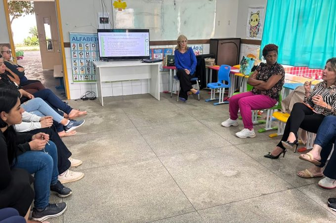 Comunicação Não Violenta é tema de palestra para professores e gestores do Cmei Professor Antônio de Moura Pereira