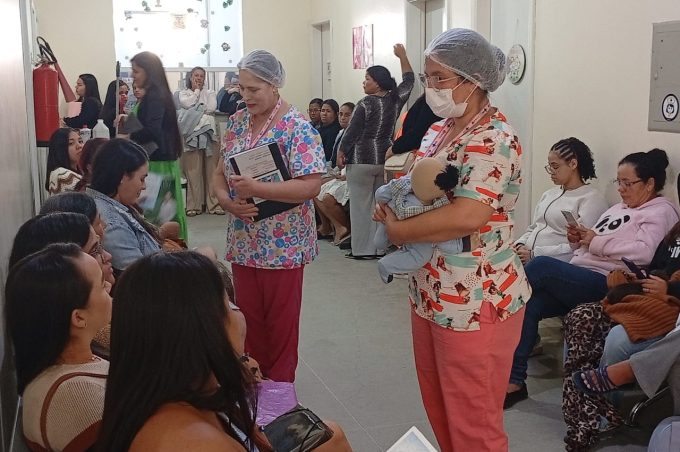 Agosto Dourado: Oficina orienta famílias sobre amamentação correta e confortável