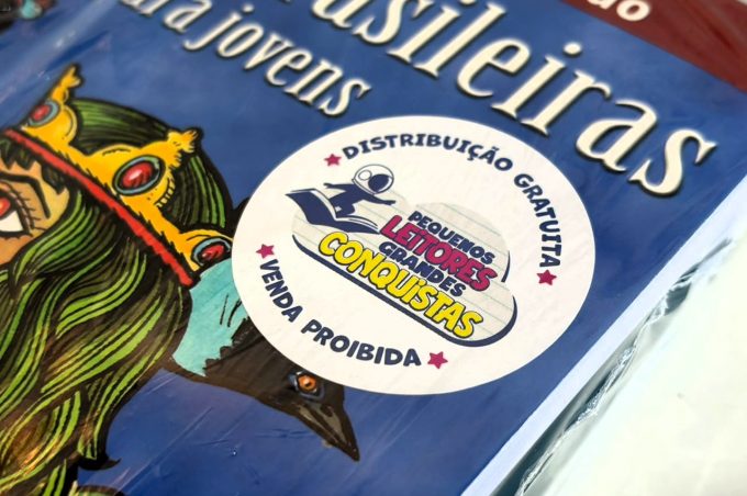 Projeto “Pequenos Leitores, Grandes Conquistas” entrega kits à Escola Municipal Carlos Santana
