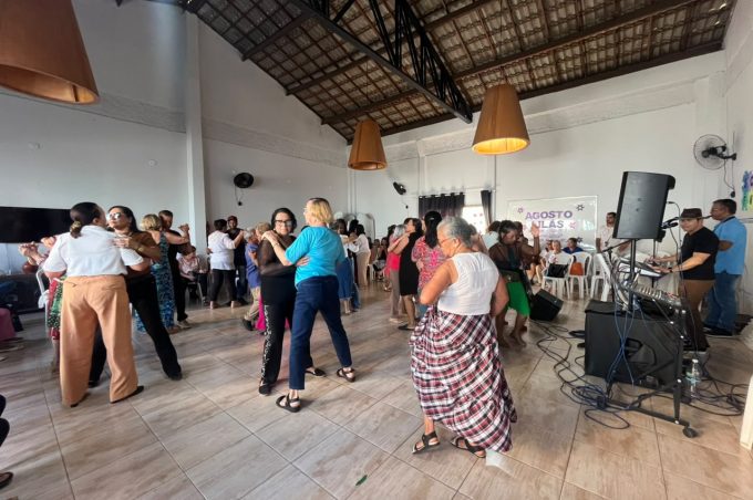 Centro de Convivência da Pessoa Idosa promove tarde de integração com show de forró e seresta