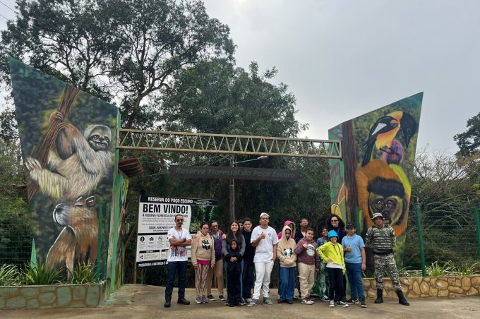 Prefeitura realiza ação de conscientização ambiental com crianças e adolescentes na Reserva Florestal do Poço Escuro
