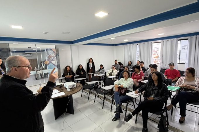 Projeto Rumos oferta orientação profissional e suporte psicológico a jovens que vão ingressar no mercado de trabalho