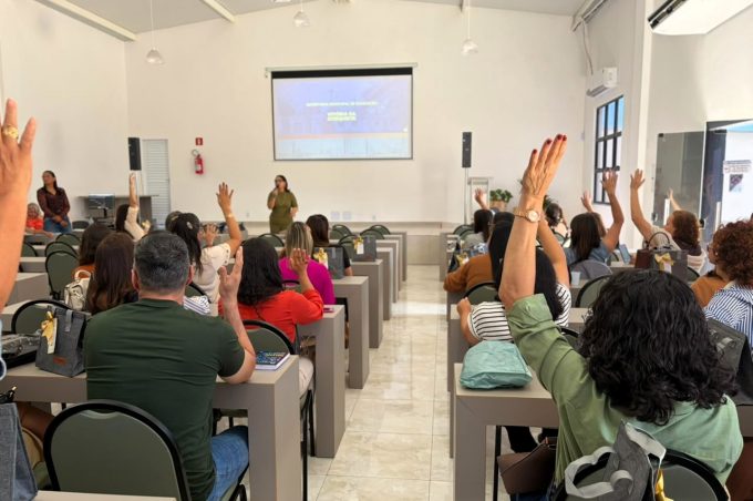 Smed promove formação com coordenadores dos anos iniciais e celebra resultado positivo do Ideb 2025