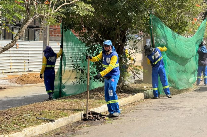 Semop mantém trabalho contínuo de limpeza e conservação em diferentes regiões de Vitória da Conquista 