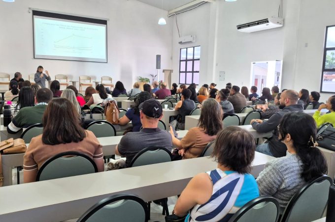 Secretários escolares recebem orientações sobre rotina e procedimentos administrativos