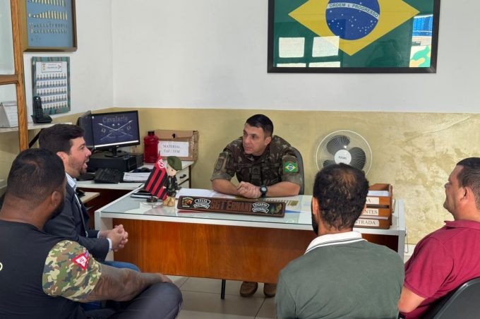 Secretaria Municipal de Meio Ambiente e Tiro de Guerra firmam parceria para combate a queimadas