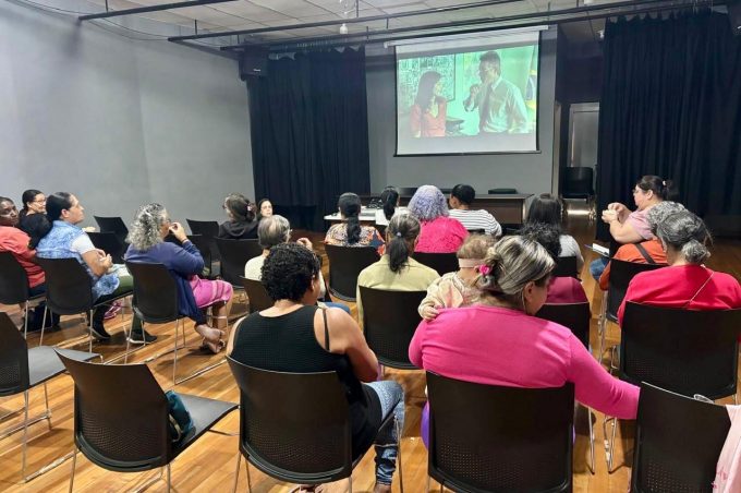 Cras 6 promove sessão de cinema para fortalecer ações de enfrentamento à violência contra a mulher