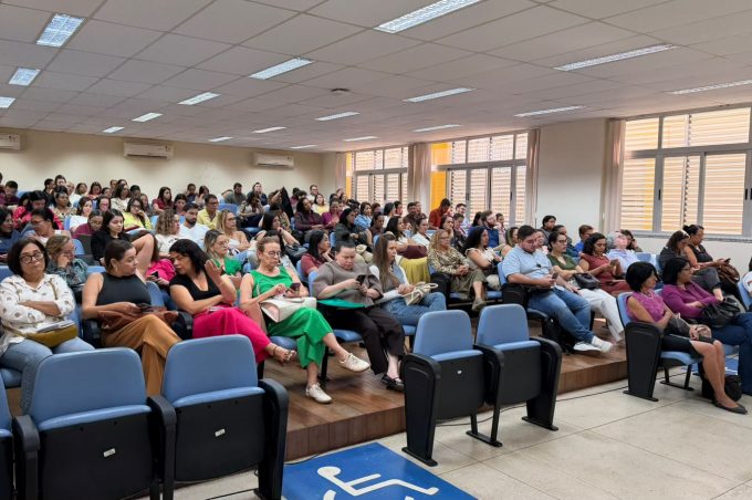Profissionais da Atenção Básica participam de capacitação sobre Vigilância Alimentar e Nutricional e imunização