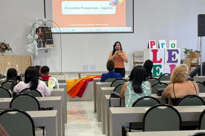 Literatura infantil é tema de formação para professores da Rede Municipal
