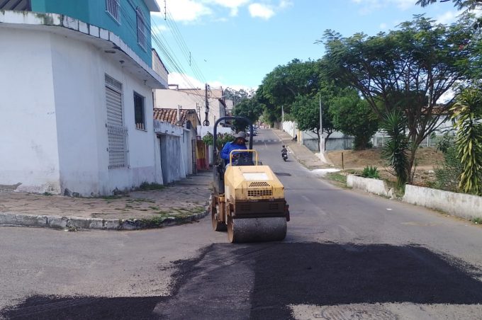 Operação Tapa-Buraco avança em diferentes regiões de Vitória da Conquista