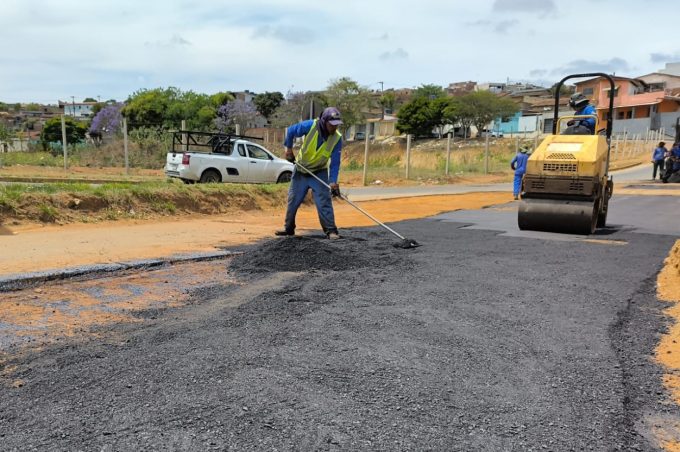 Operação Tapa-Buraco avança com manutenção de vias em diferentes pontos de Vitória da Conquista