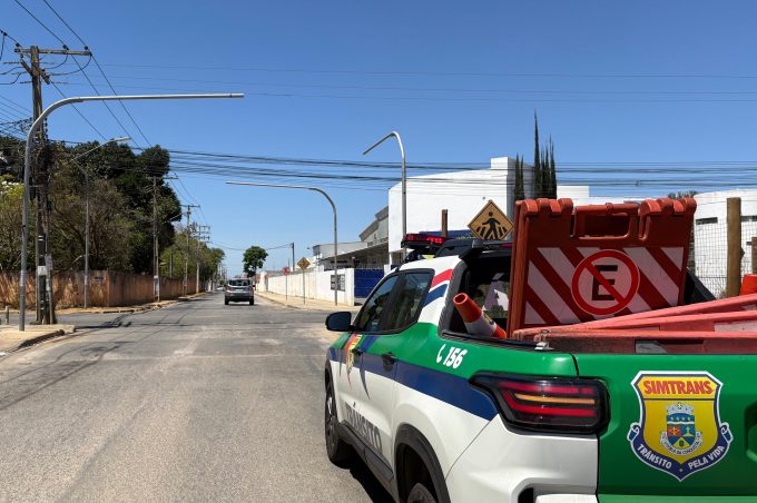 Prefeitura inicia instalação de semáforos na Avenida Laura Nunes para melhorar segurança no trânsito