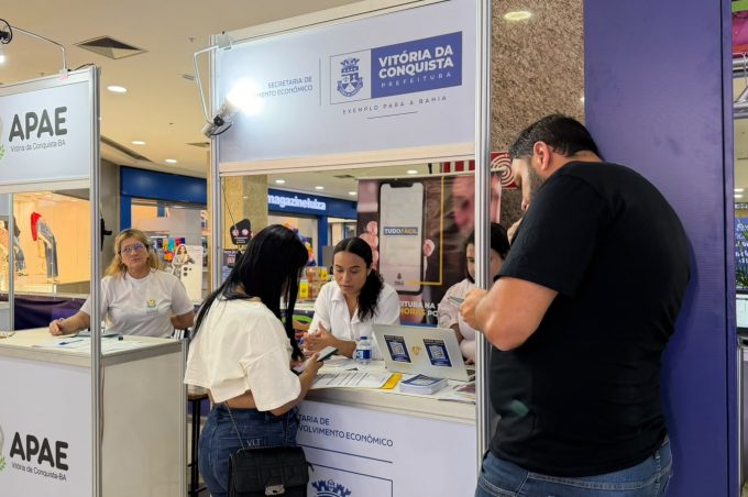 Prefeitura fortalece conexão entre trabalhadores e empresas durante Feira Emprega Transporte