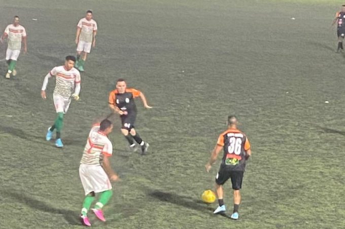 Defesas que lutem: muitos gols na terceira rodada do Campeonato Municipal de Futebol Master