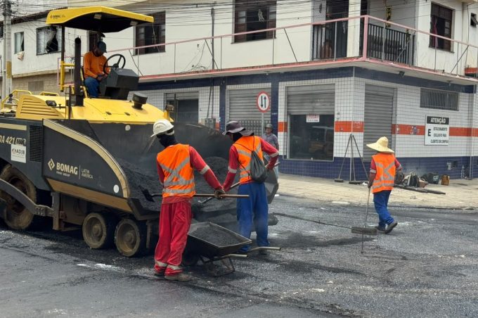 Prefeitura realiza recapeamento asfáltico da Rua Waldemar Sá Porto