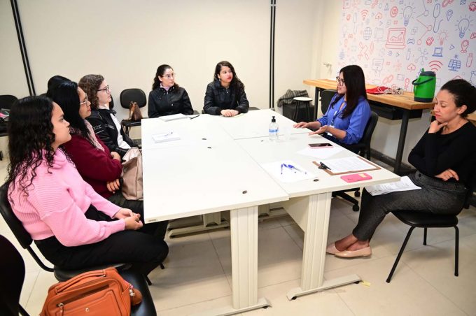 Secretaria de Políticas para Mulheres realiza curso sobre construção de currículos
