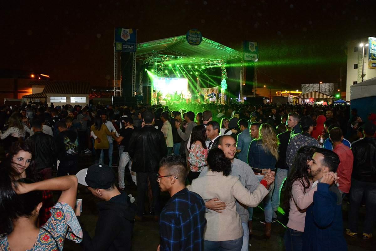 Segunda noite do Arraiá da Conquista mostrou sintonia entre artistas e público