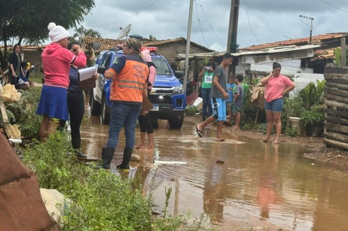 Chuva continua forte em Vitória da Conquista. Comitê de Crise está em campo atendendo as emergências