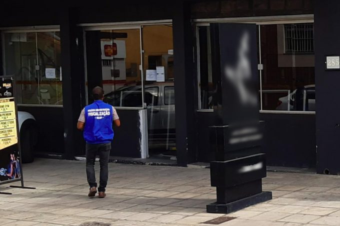 Prefeitura fiscaliza fechamento de academias e cinemas em Conquista