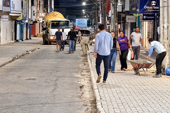 Obras de ampliação das calçadas da Rua Francisco Santos entram na reta final