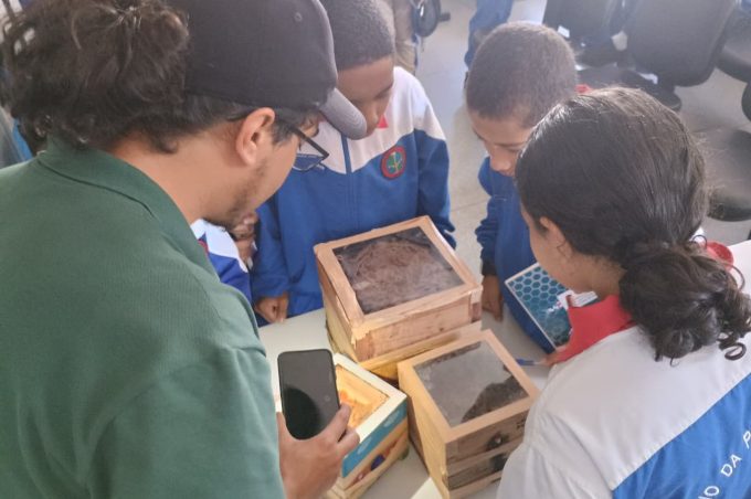 SMDR promove palestra sobre criação de abelhas sem ferrão para alunos do Colégio da Polícia Militar