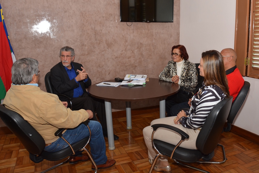 Prefeito recebe visita do deputado federal Benito Gama