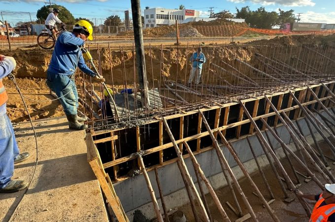 Avenida Brumado: obra de drenagem avança para nova etapa de concretagem
