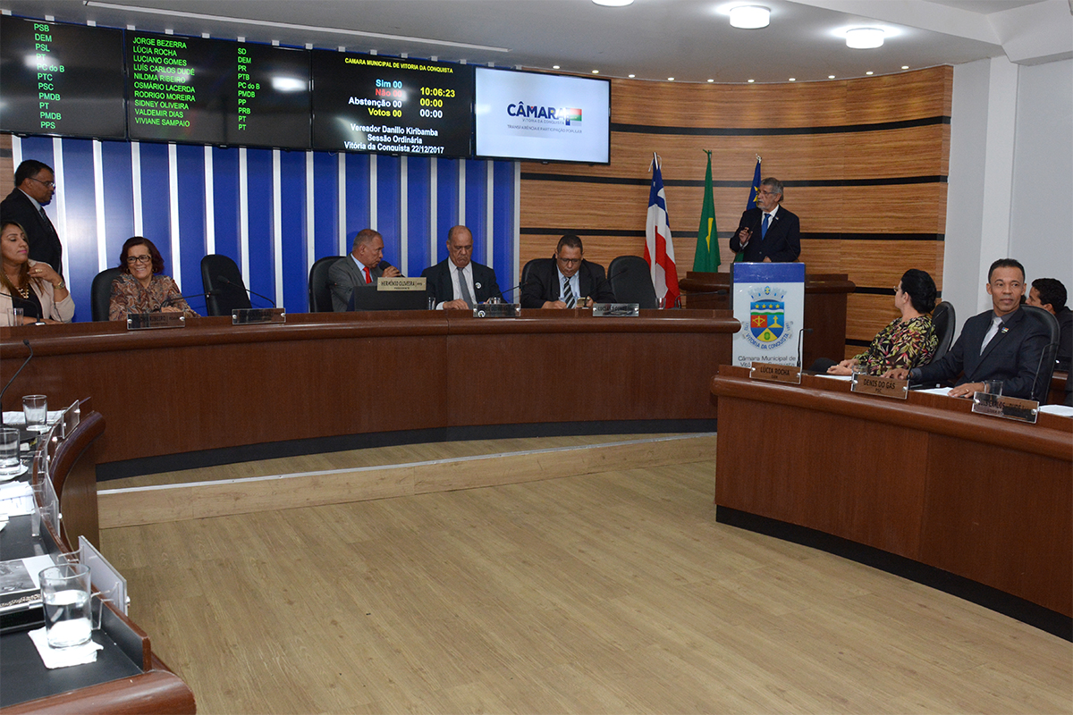 Prefeito participa da sessão de encerramento de trabalhos da Câmara