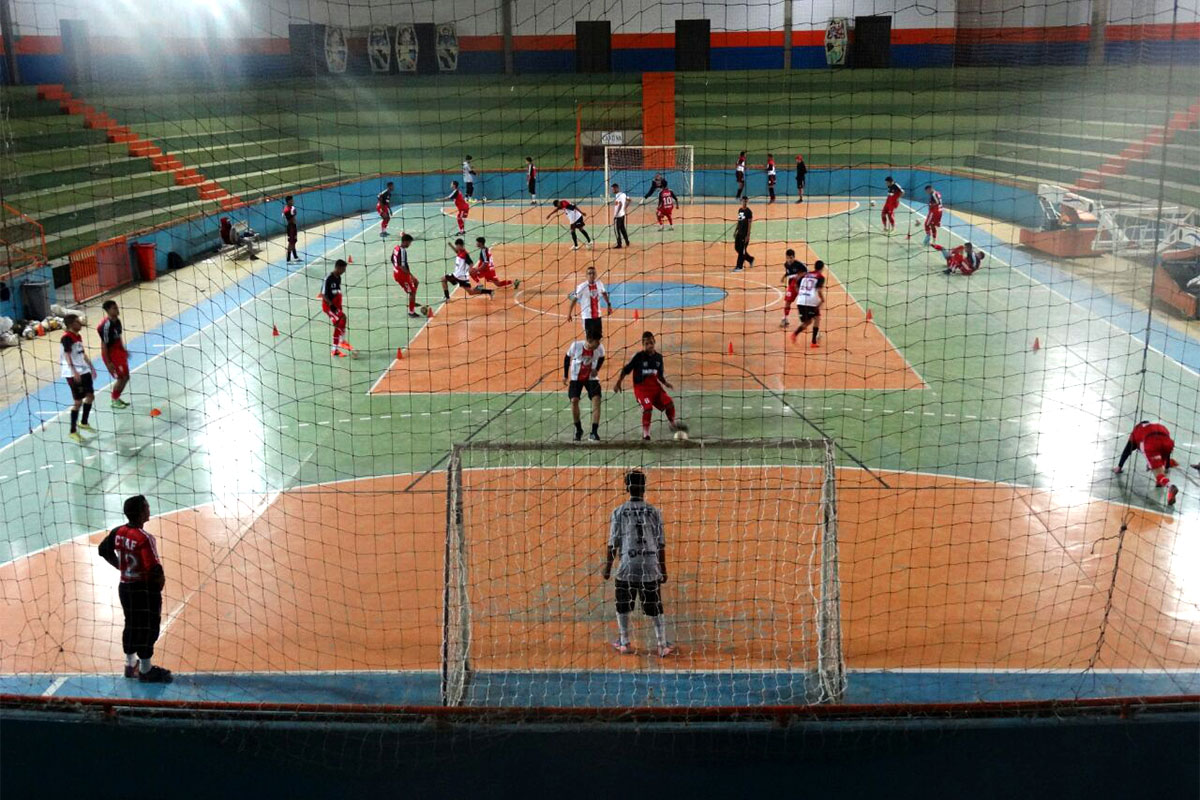 Equipe de Conquista representa estado em competição nacional de futsal