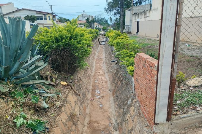 Comitê de Crise monitora áreas de risco e equipes estão de prontidão. Alerta laranja segue até terça-feira, 26