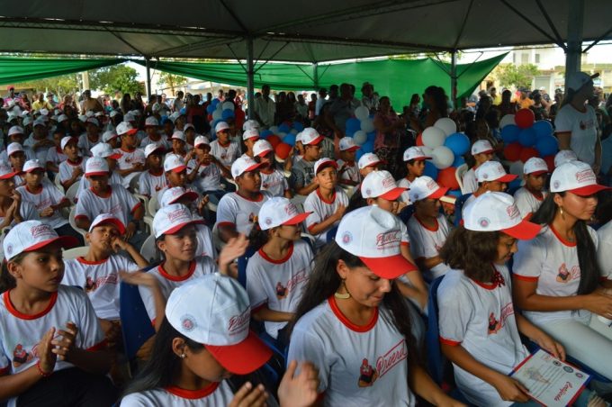 Alunos da Rede Municipal são certificados pelo Programa Educacional de Resistência às Drogas