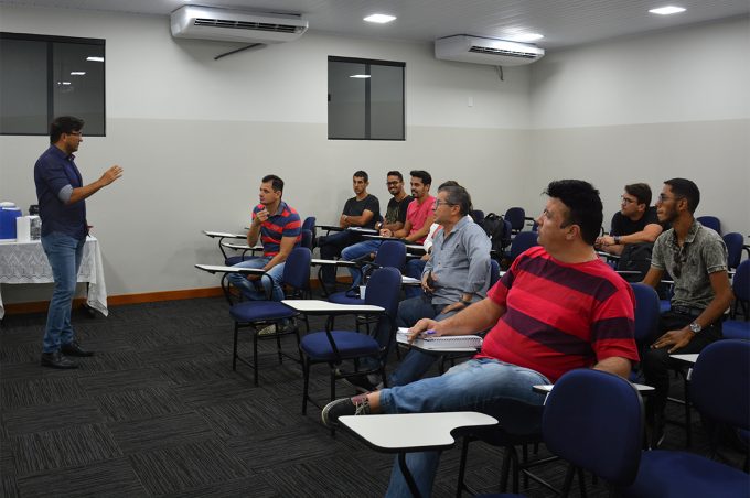Gestores de bares e restaurantes participam de capacitação realizada pela Prefeitura