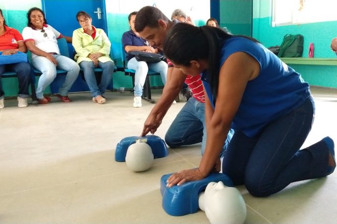 Agentes comunitários de saúde recebem capacitação sobre primeiros socorros